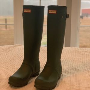 Hunter boots. Green. Size 10.